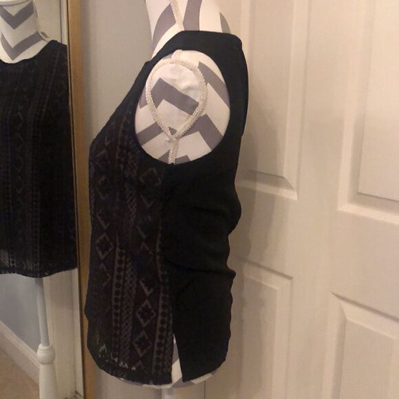 Lacey lined split hem she’ll top - Picture 2 of 5